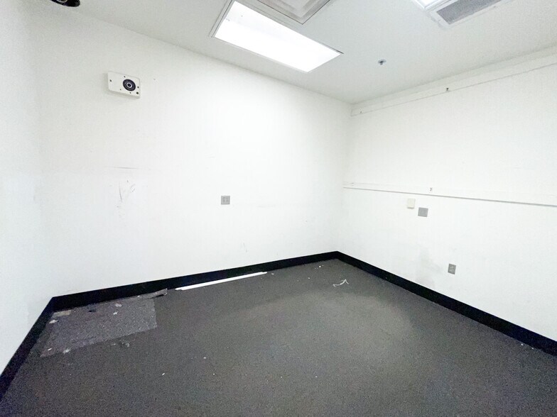 More Photos Of 5916 W Loop 289, Lubbock Freestanding For Lease