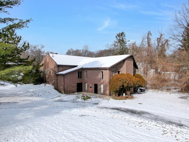 More Photos Of 195 W Clarkstown Rd, New City Specialty For Sale