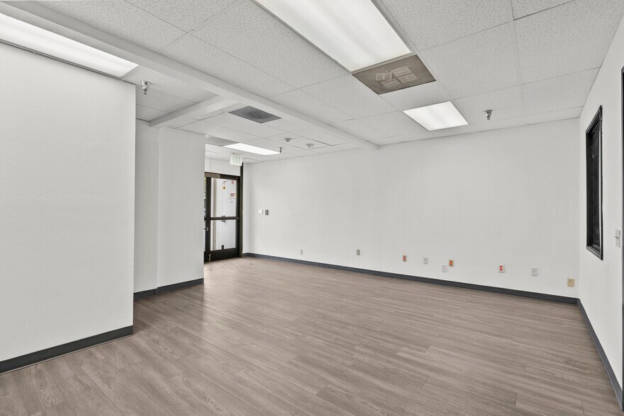 More Photos Of 9410 Topanga Canyon Blvd, Chatsworth Office For Lease