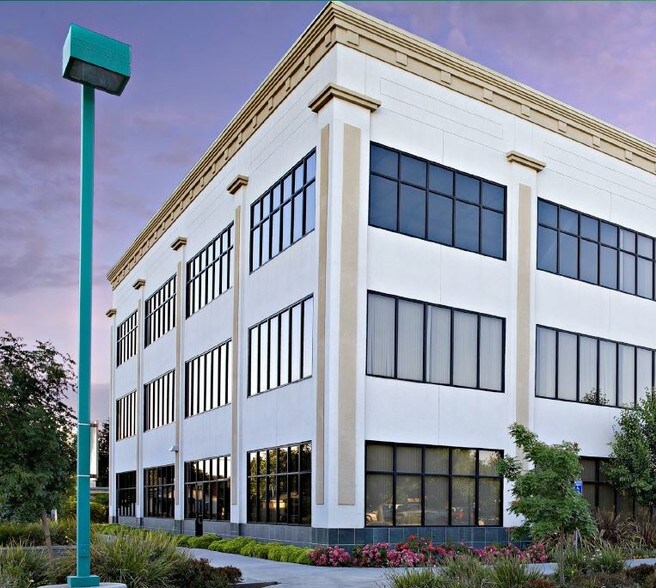 More Photos Of 1425 W H St, Oakdale Medical For Lease