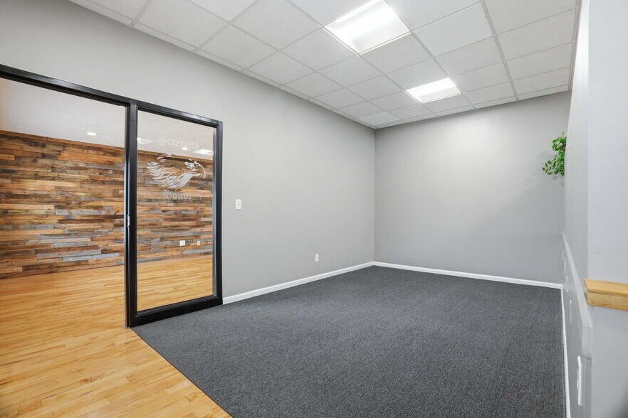 More Photos Of 16821 Park Circle Dr, Chagrin Falls Office For Sale