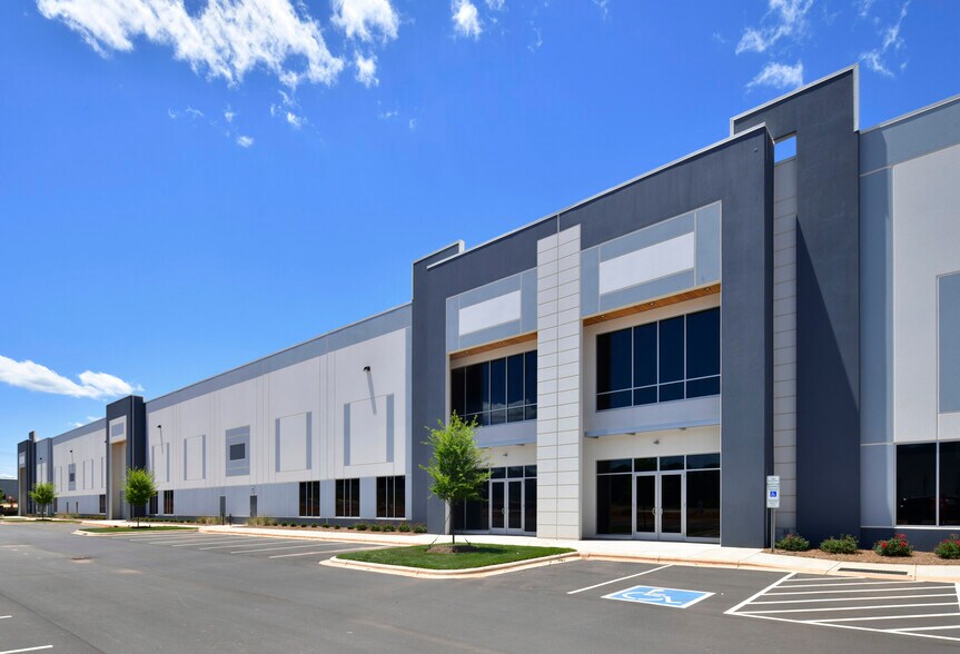 More Photos Of 3720 Shopton Rd, Charlotte Unknown For Lease