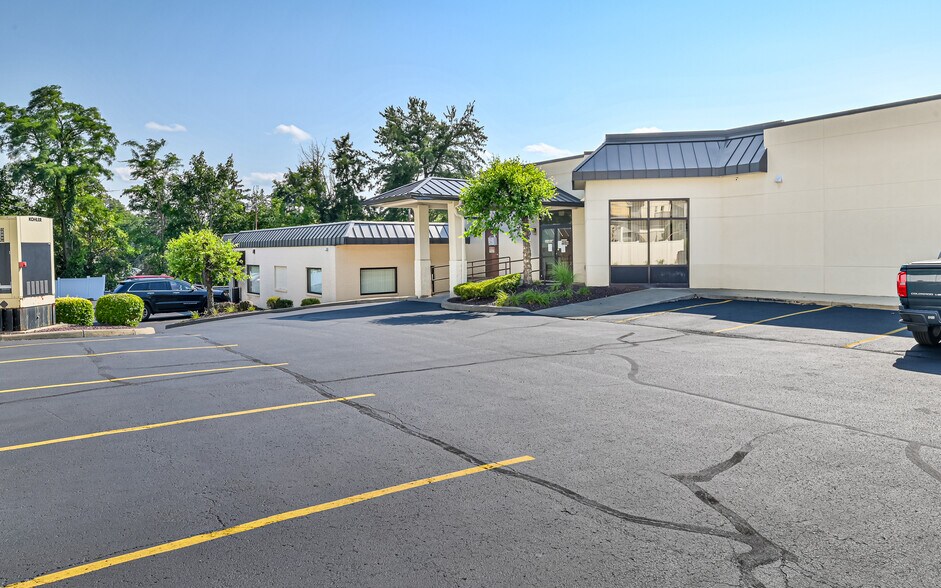 Primary Photo Of 508-512 N Jefferson st, New Castle Medical For Sale