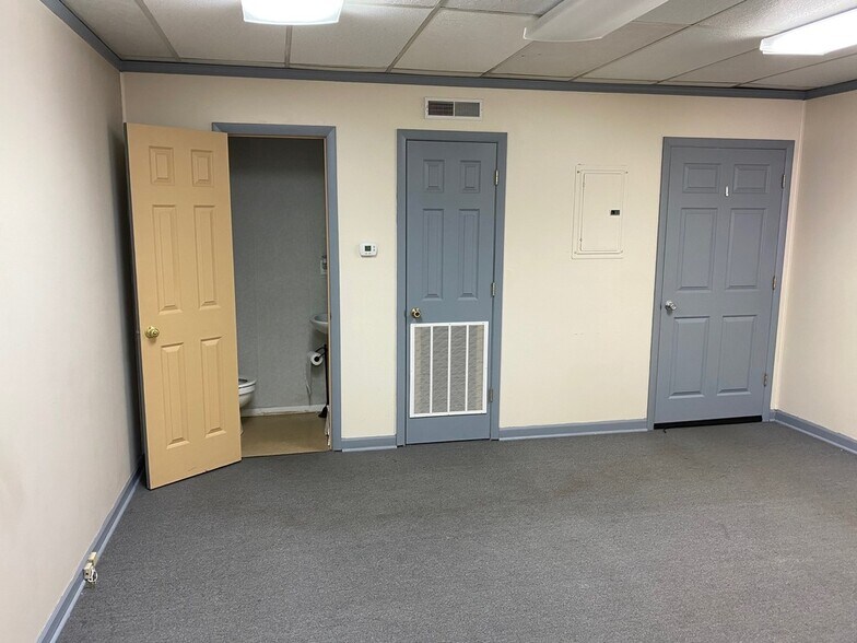 More Photos Of 3329-3337 Dayton-Xenia Rd, Dayton General Retail For Sale