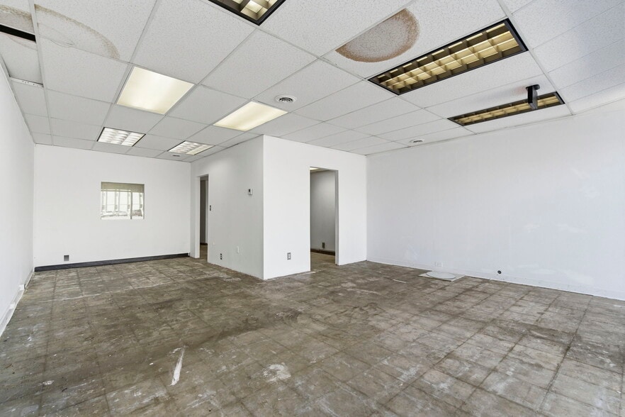 More Photos Of 1718 E Meadowmere St, Springfield General Retail For Lease