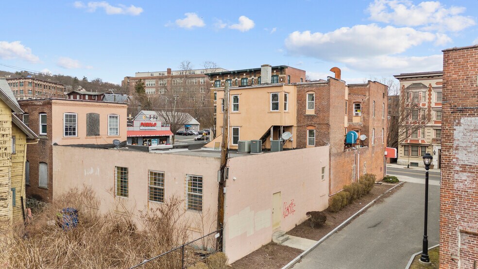 More Photos Of 33 Willow St, Waterbury Apartments For Sale
