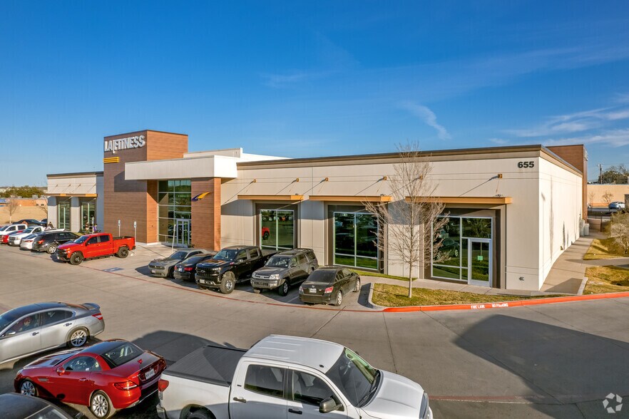 More Photos Of 655-700 W Illinois Ave, Dallas Unknown For Lease