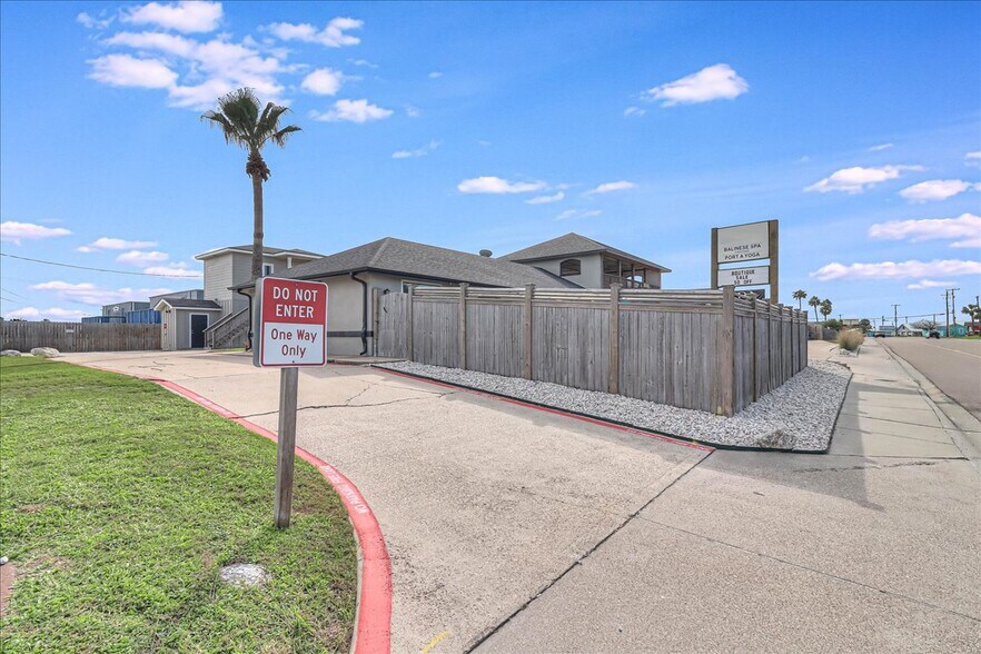 More Photos Of 121 Cut Off Rd, Port Aransas Office Residential For Sale