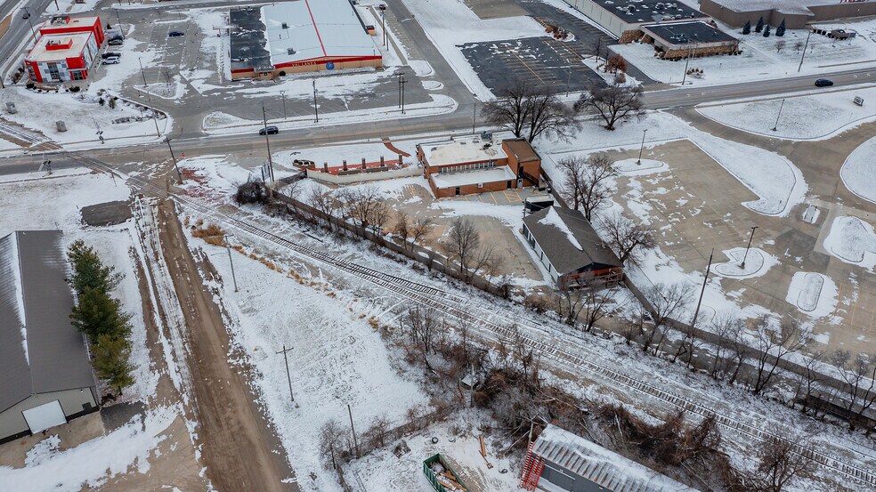 More Photos Of 101 Ashworth Rd, West Des Moines Showroom For Sale