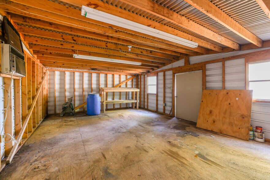 More Photos Of 112 E Derenne Ave, Savannah Office For Sale