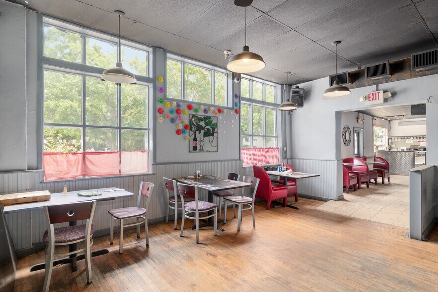 More Photos Of 14960 Main St, Alachua Restaurant For Lease