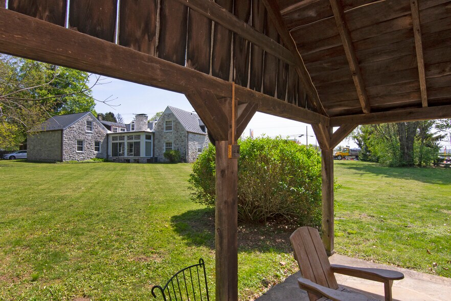 More Photos Of 8789 Seneca Trail South, Ronceverte Office For Sale