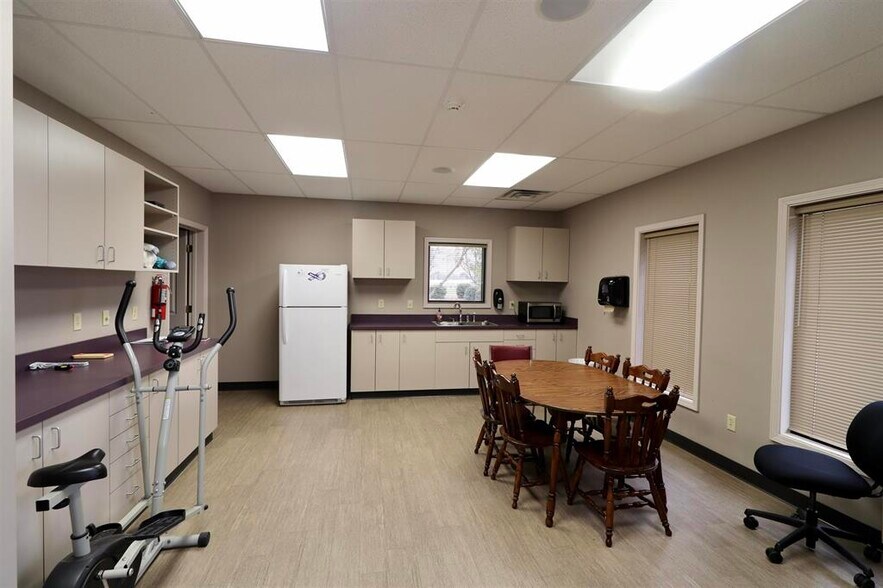 More Photos Of 1203 E College St, Brownsville Medical For Sale