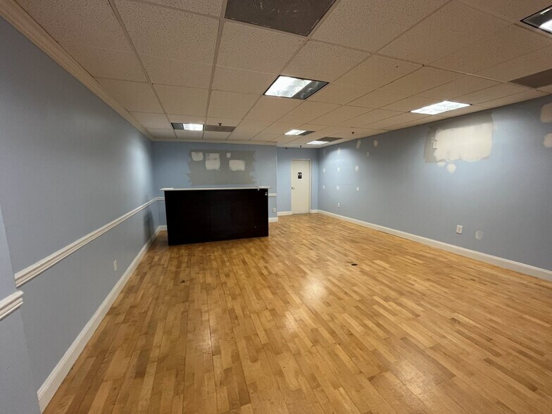 More Photos Of 601-605 Union Blvd, Totowa Showroom For Lease