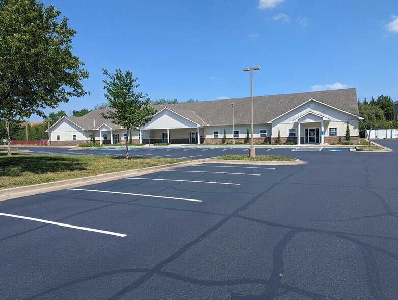 More Photos Of 109-127 Congress St, Belton Medical For Lease