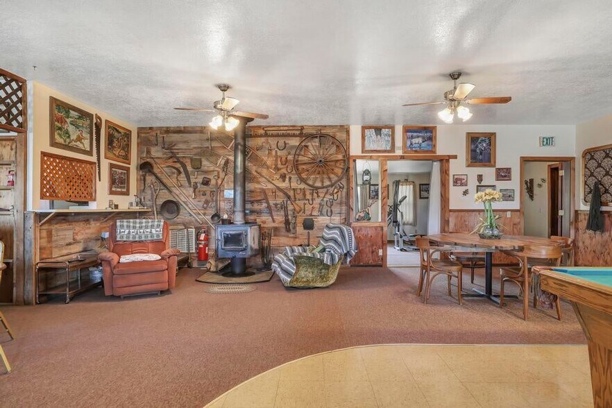 More Photos Of 319 W Magic Rd, West Magic Hospitality For Sale