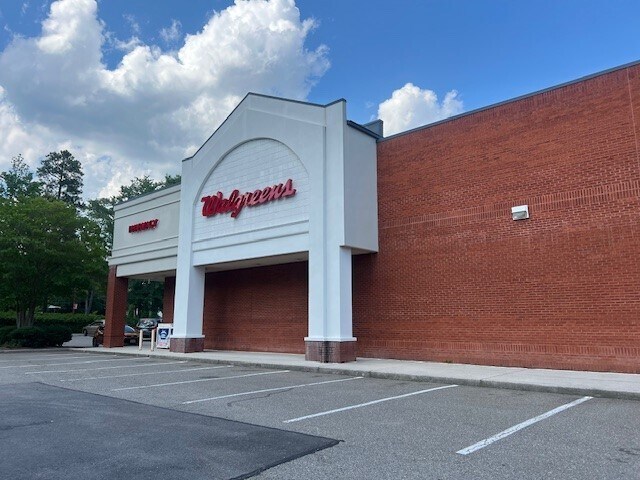 More Photos Of 9501 Staples Mill Rd, Richmond General Retail For Sale