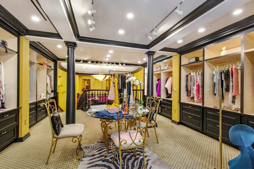 More Photos Of 9625-9647 Brighton Way, Beverly Hills Storefront Retail Office For Lease