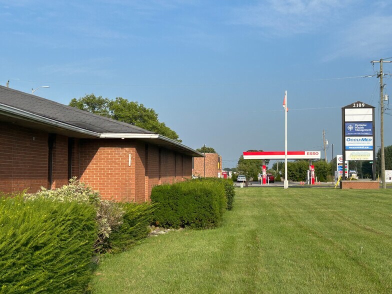 More Photos Of 2109 London Line, Sarnia Medical For Lease