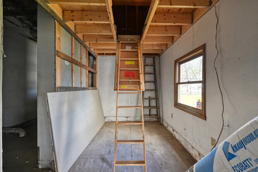 More Photos Of 74 Route 133, Winthrop Flex For Sale