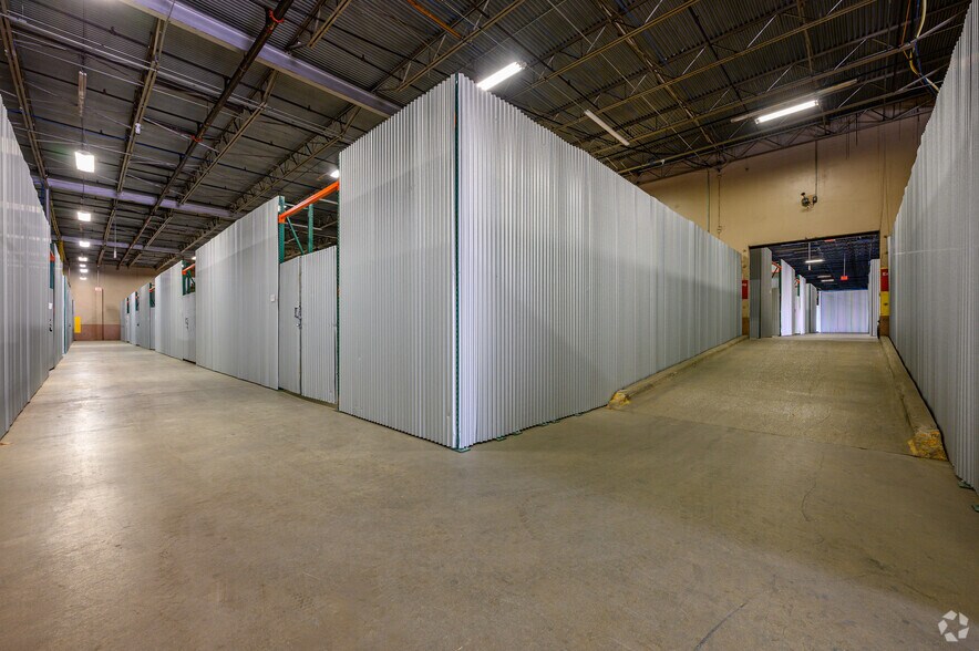 More Photos Of 4545 Spring Valley Rd, Farmers Branch Warehouse For Lease