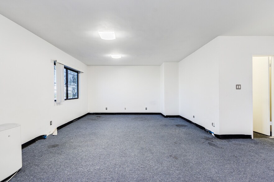 More Photos Of 8642 Venice Blvd, Los Angeles Office Residential For Sale