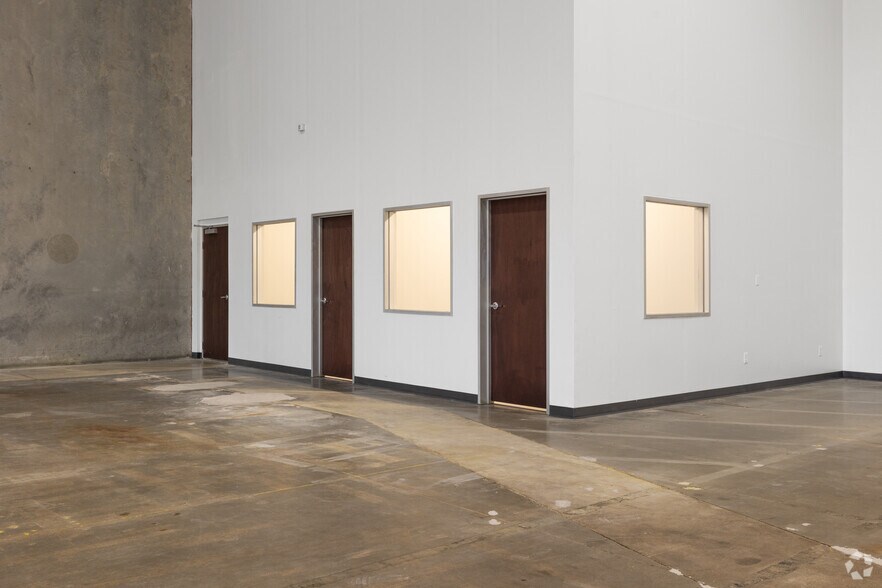 More Photos Of 2120 Grand Avenue Pky, Austin Unknown For Lease