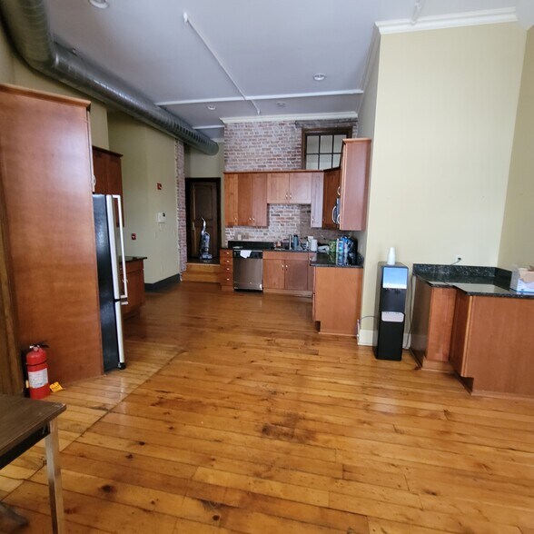 More Photos Of 285 Ellicott St, Buffalo Storefront Retail Office For Lease