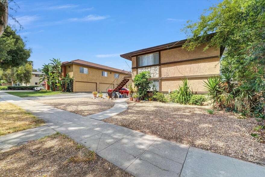 Primary Photo Of 712 E Howard St, Corona Apartments For Sale