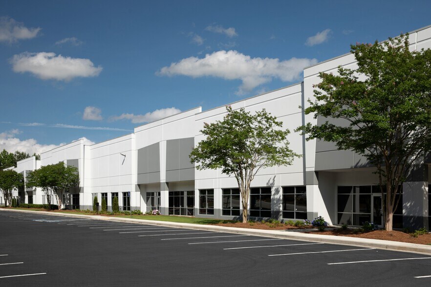 More Photos Of 3640 Royal South Pky, Atlanta Warehouse For Lease