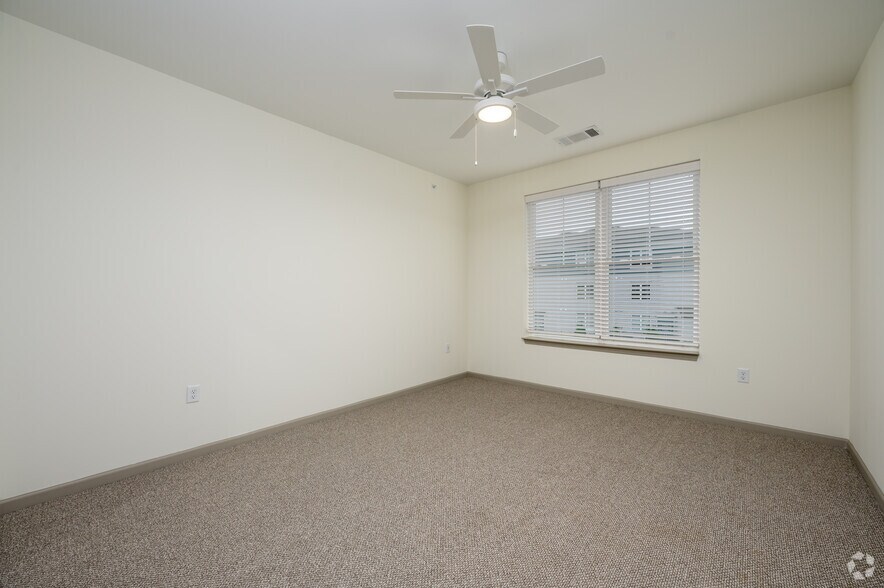More Photos Of 2755 Red Bloom Dr, Greenwood Apartments For Lease