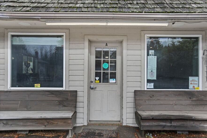 More Photos Of 31815 E Historic Columbia RI Hwy, Troutdale Convenience Store For Sale
