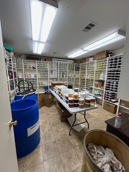 More Photos Of 206 Industrial Ct, Carrollton Warehouse For Lease