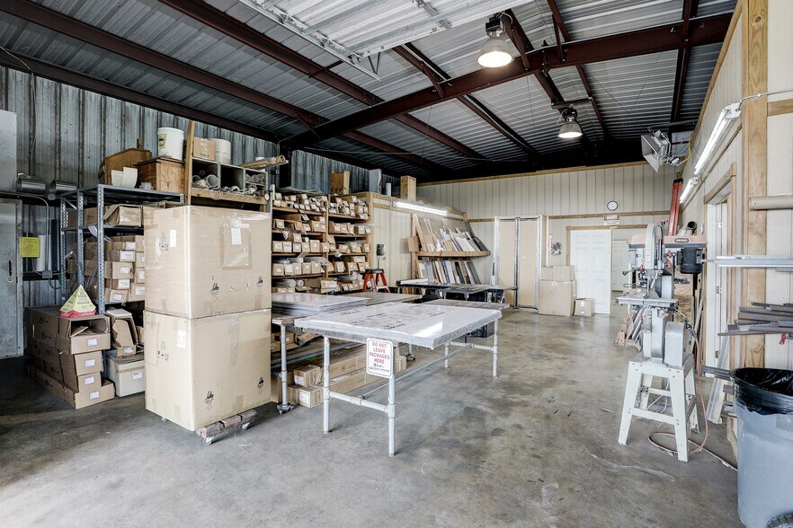 More Photos Of 15525B County Road 48, Rosharon Warehouse For Lease