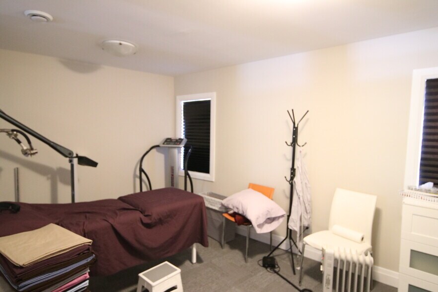 More Photos Of 1877 Merivale Rd, Nepean Office For Lease