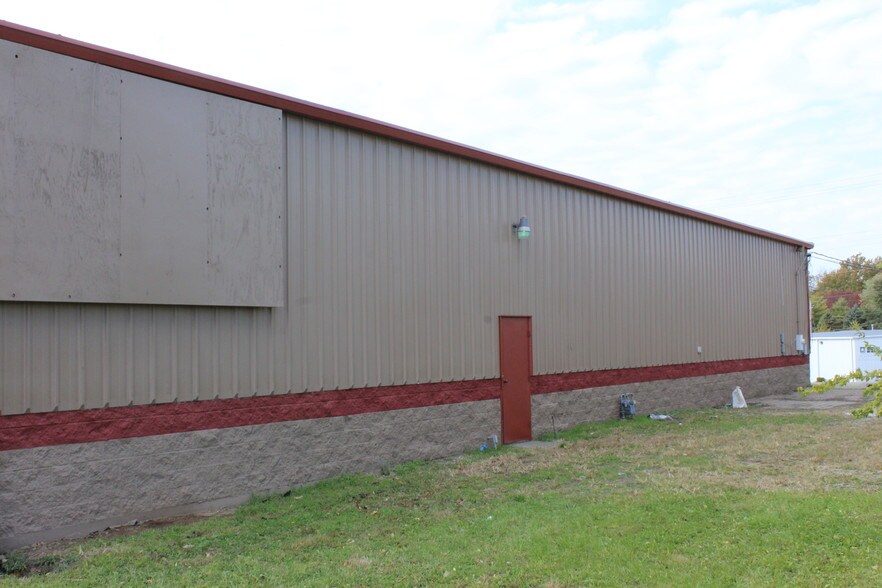 More Photos Of 410-420 Conover Dr, Franklin Industrial For Lease