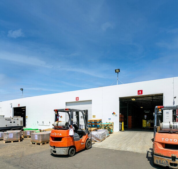 More Photos Of 1000 S Grand Ave, Santa Ana Warehouse For Sale