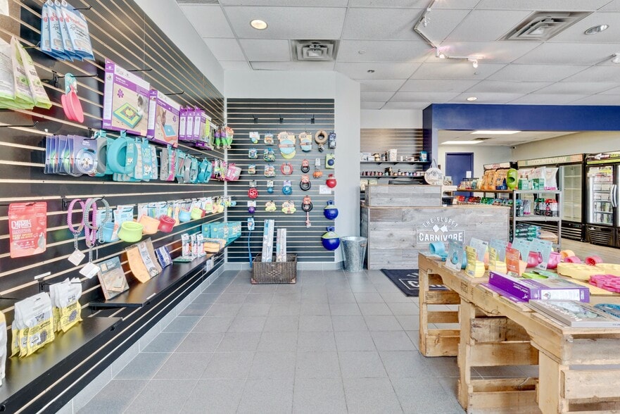 More Photos Of 3145 Dundas St W, Mississauga Storefront Retail Office For Lease