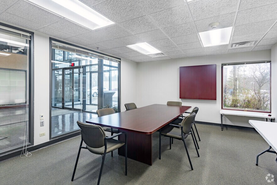 More Photos Of 625 N North Ct, Palatine Unknown For Lease