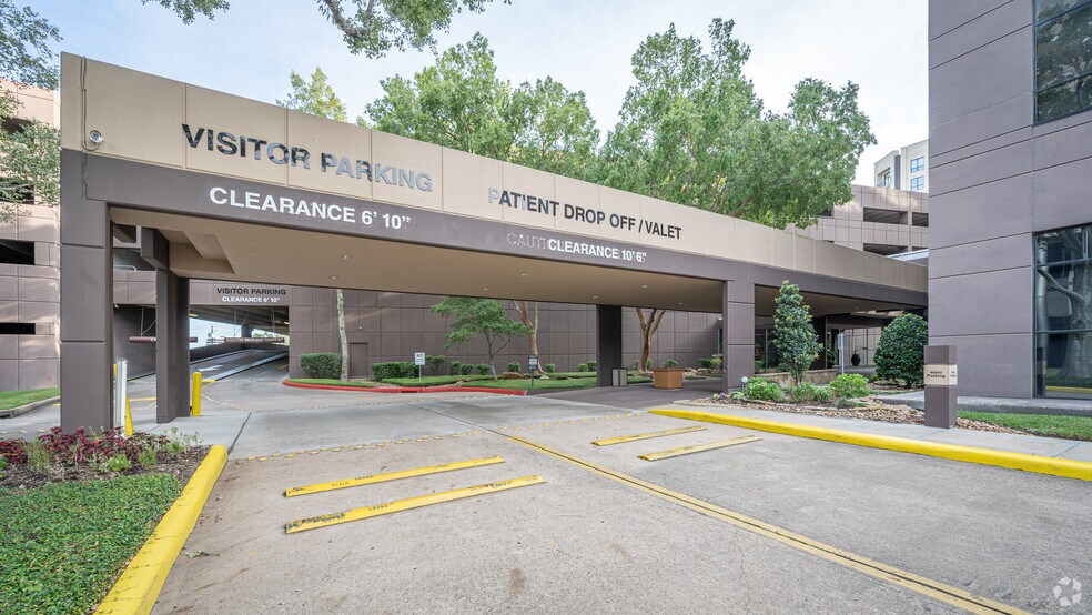 More Photos Of 7515 S Main St, Houston Medical For Lease