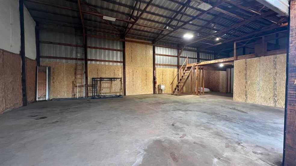 More Photos Of 14 Lake Dr, Inman Warehouse For Lease