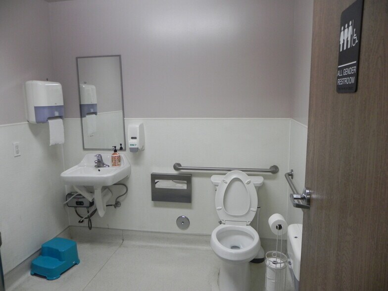 More Photos Of 2083 Orange Tree Ln, Redlands Freestanding For Lease