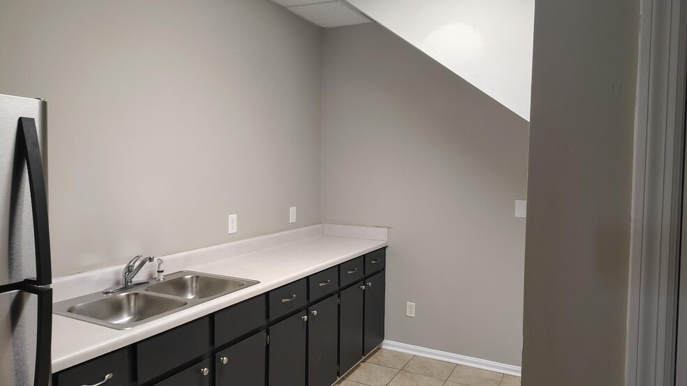 More Photos Of 11 Corporate Pointe, Warner Robins Loft Creative Space For Sale