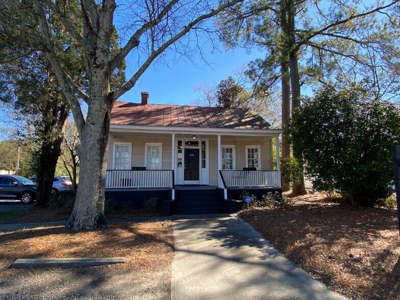 Primary Photo Of 405 N Magnolia St, Summerville Medical For Lease
