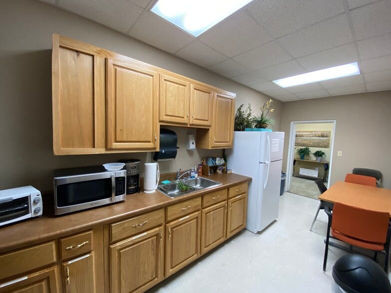 More Photos Of 316 S McKenzie St, Foley Office For Lease