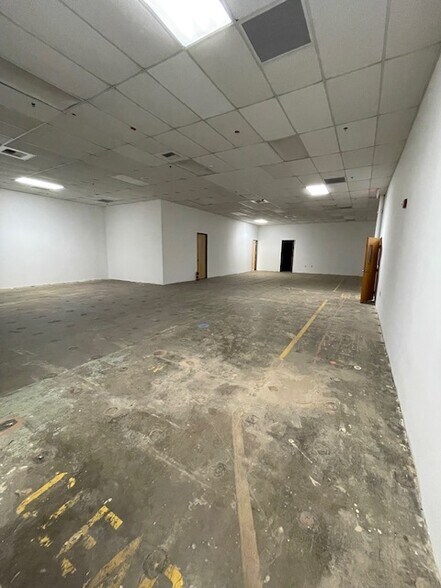 More Photos Of 1917-1921 E Mariposa Ave, El Segundo Warehouse For Lease