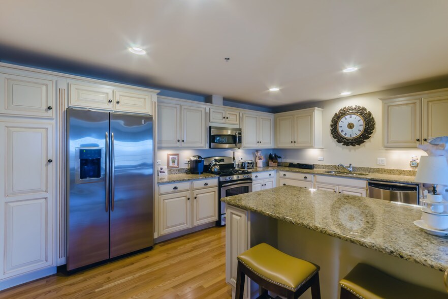 More Photos Of 3556 Western Ave, Highland Park Apartments For Sale