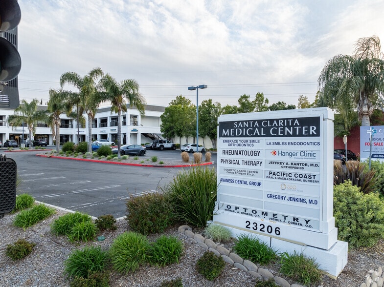 More Photos Of 23206 Lyons Ave, Santa Clarita Medical For Lease