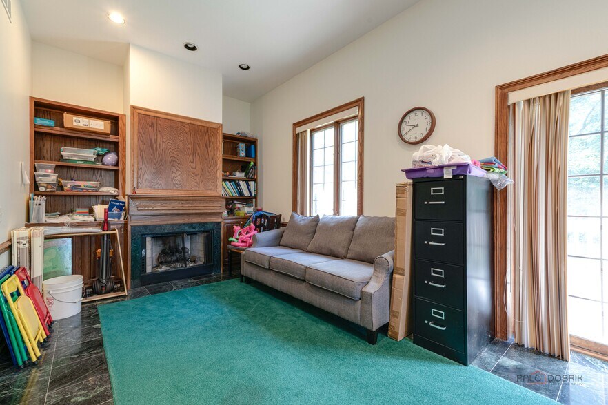 More Photos Of 1017-1019 W Park Ave, Libertyville Medical For Sale