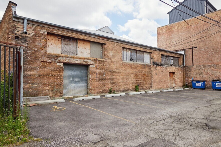 More Photos Of 3640 W Armitage Ave, Chicago Storefront For Lease